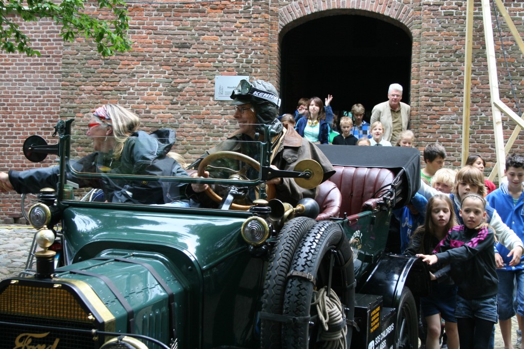 auto uit kerk geduwd