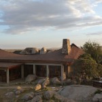 Lodge_at_Serengeti2