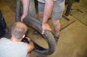 changing tyre1