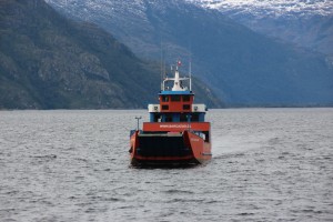 ferry arrives at Puerto Yungay