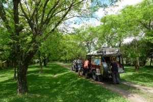 03 Lunch on driveway